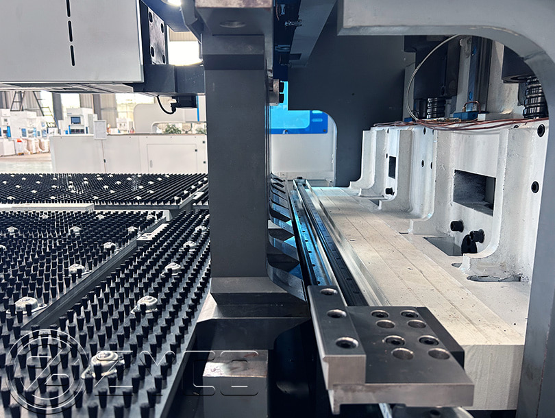 Precision mold Press Brake operation