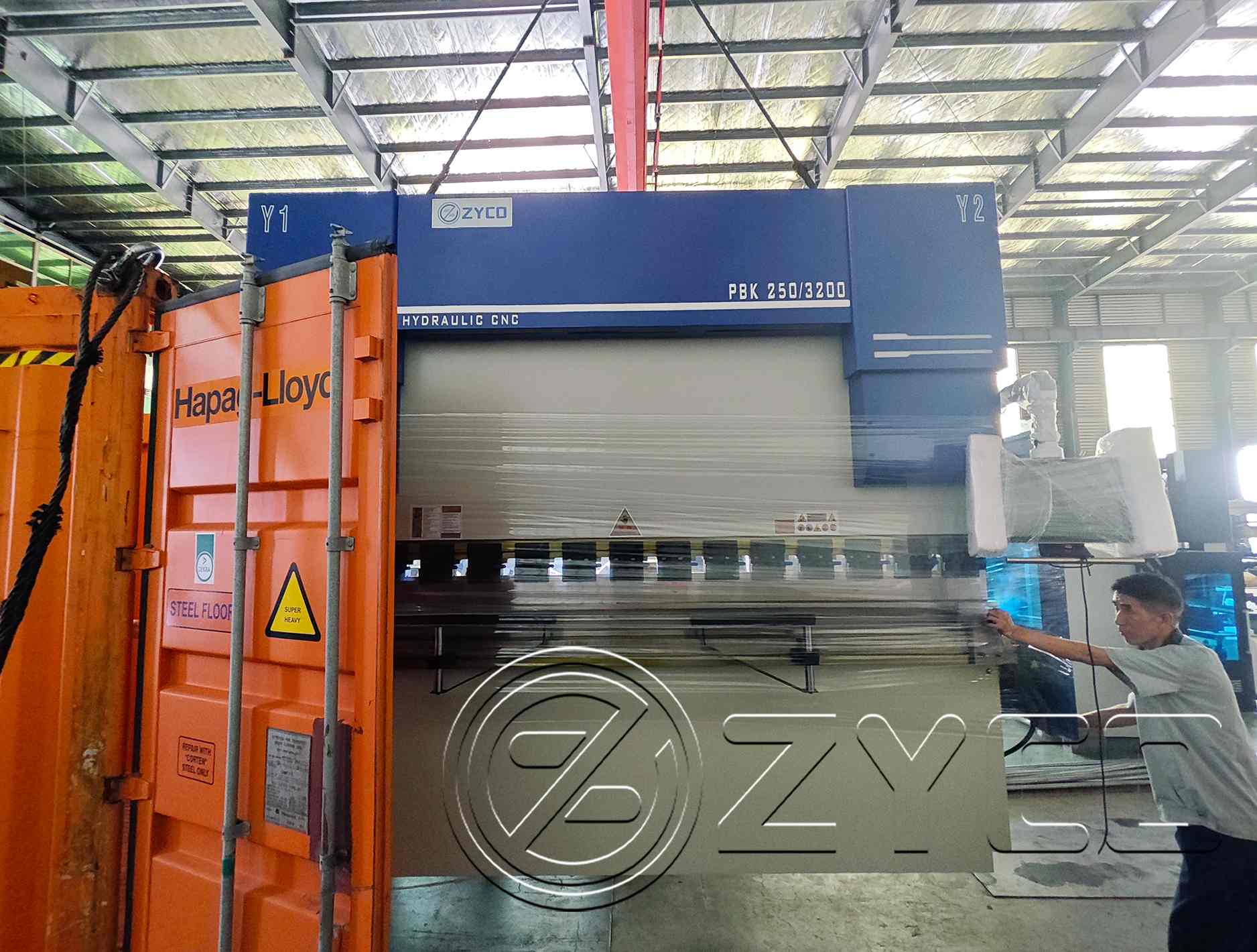 Twist axis synchronous bending machine